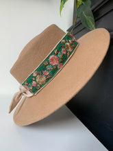Afbeelding in Gallery-weergave laden, Emerald Hatband
